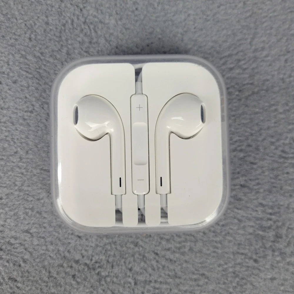Apple Wired EarPods Handsfree White 3.5mm Headphone Jack Volume Controls w/ Case